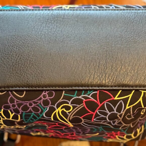 SAKROOTS BLACK/FLOWER METRO TOTE - Picture 3 of 3